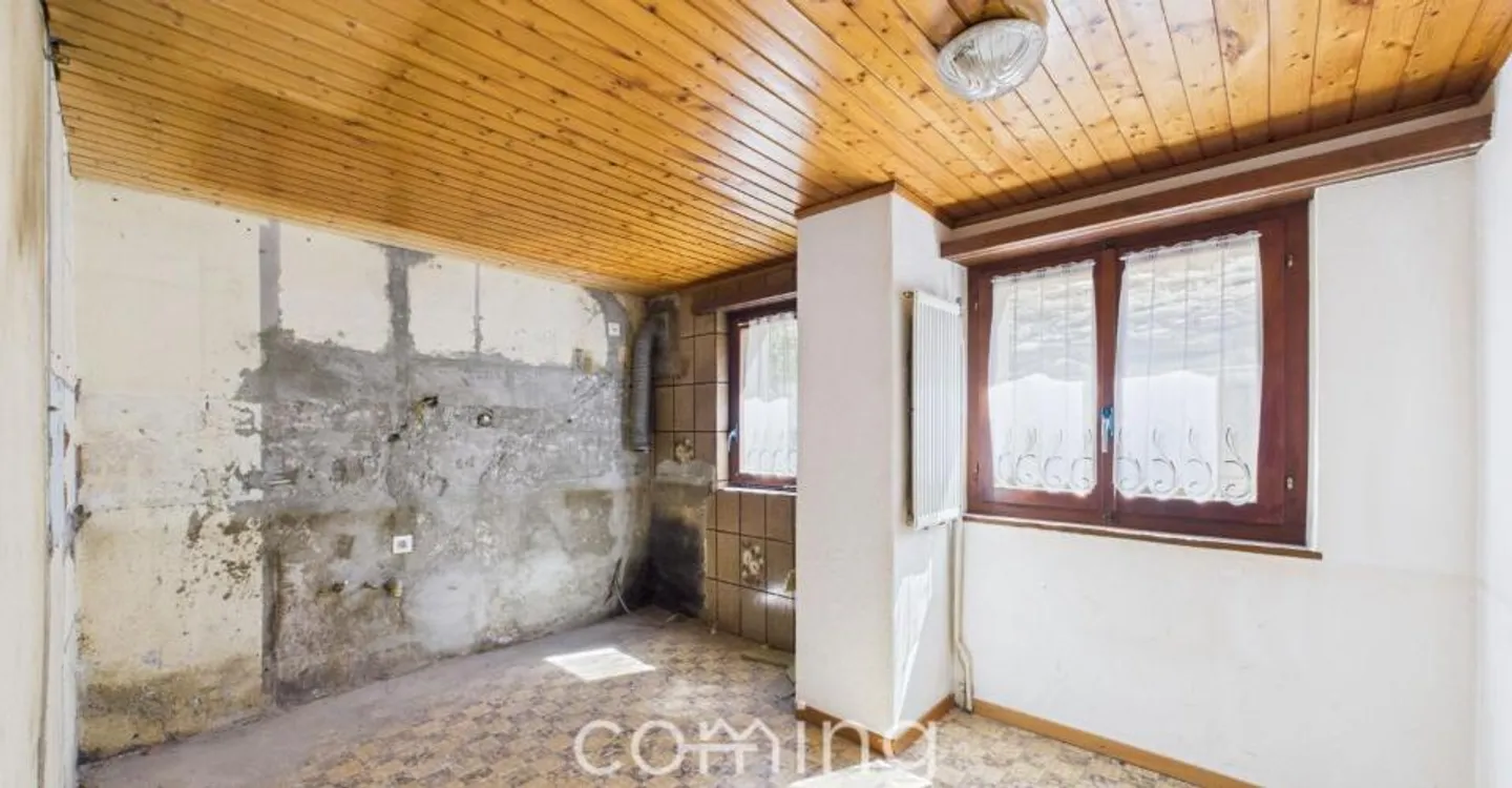 Appartement 2.5 pièces avec espace supplémentaire et beaucoup de potentiel d'aménagement à Saas-Balen - Photo 5 sur 8