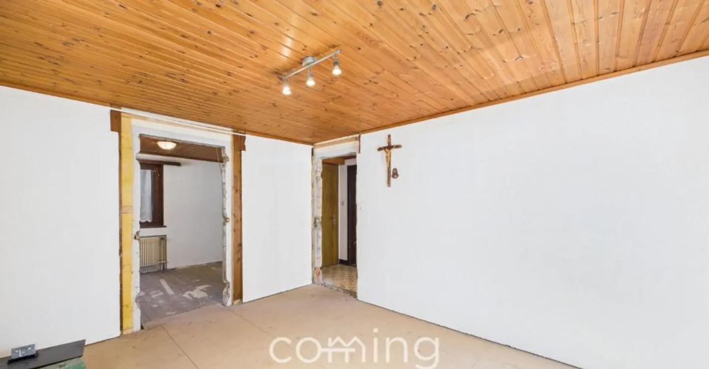 Appartement 2.5 pièces avec espace supplémentaire et beaucoup de potentiel d'aménagement à Saas-Balen - Photo 6 sur 8
