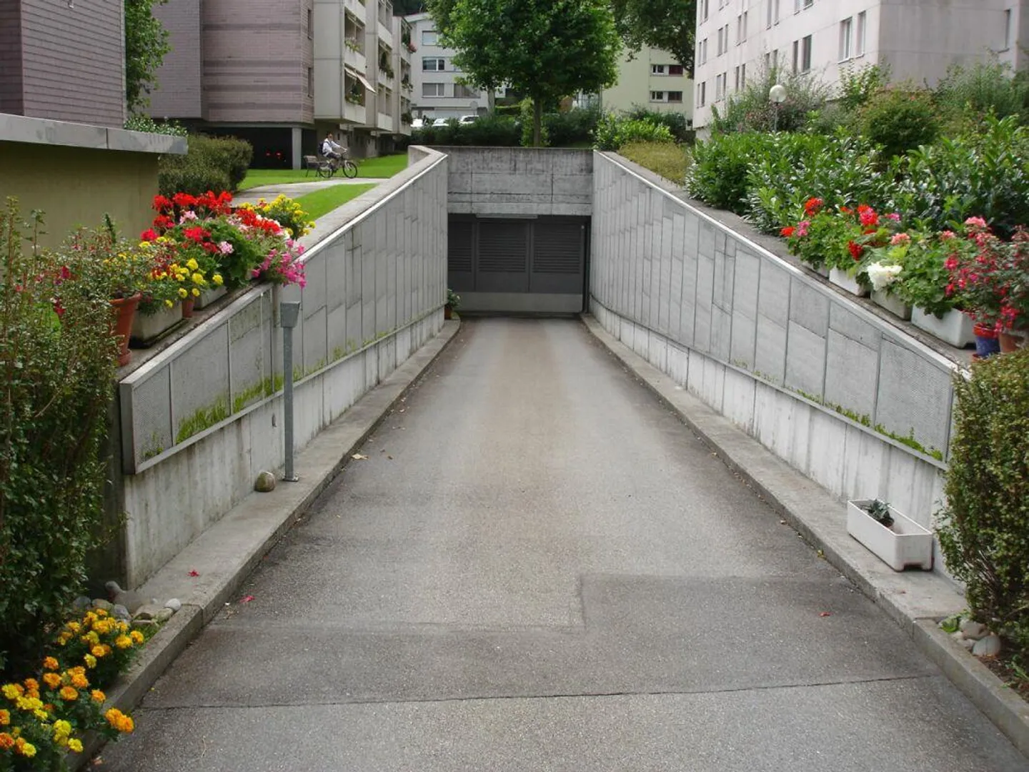 Einstellhallenplätze - Photo 1 of 2