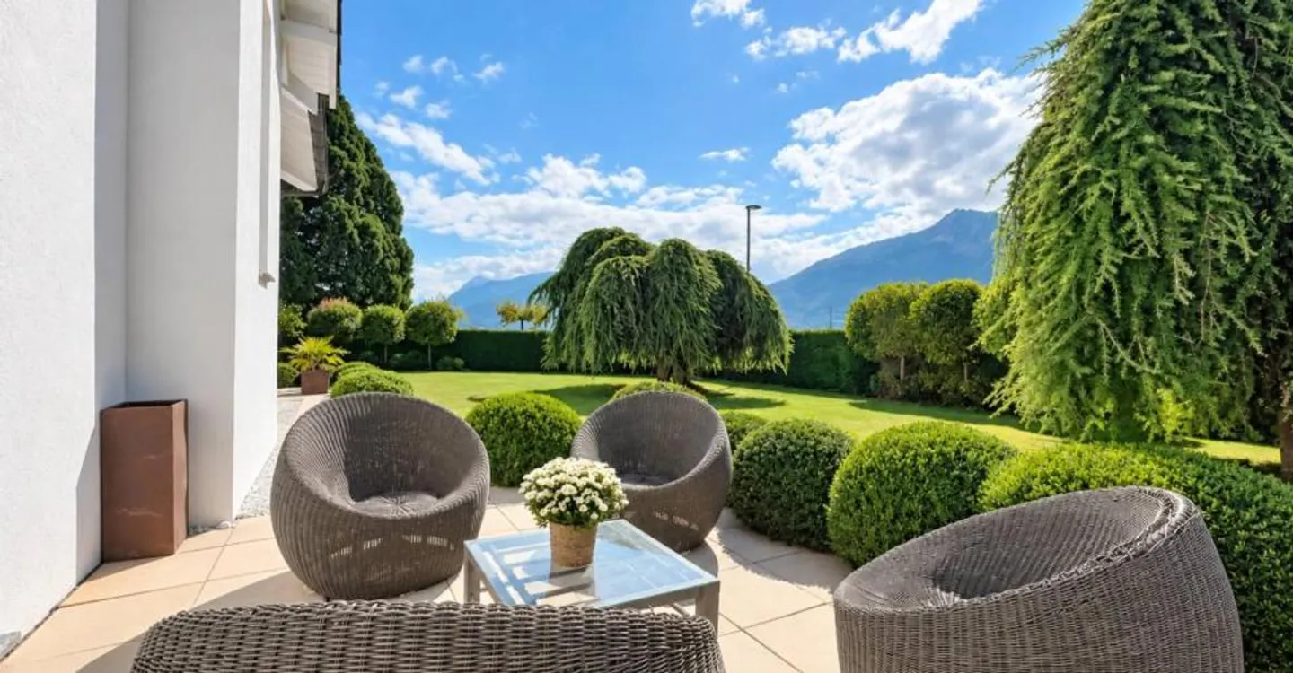 Detached house with stunning views of the Dents du Midi - Photo 2 of 9