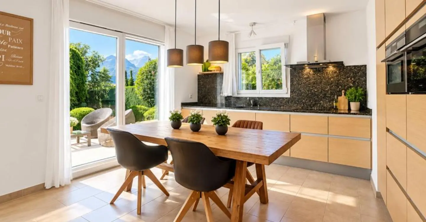 Detached house with stunning views of the Dents du Midi - Photo 3 of 9