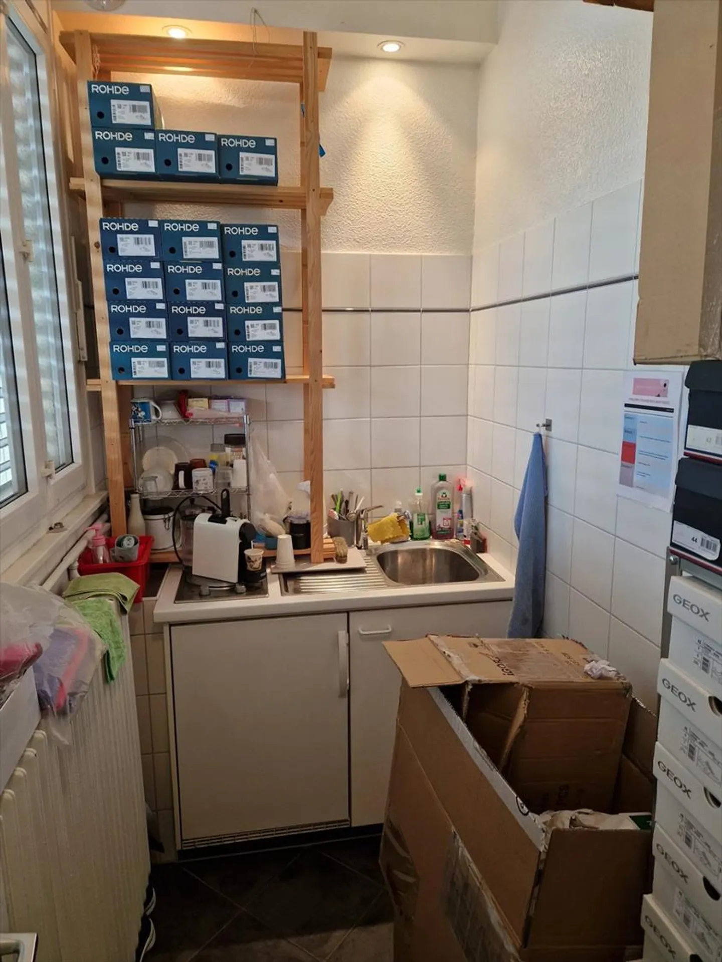 Local commercial d'approximativement 61 m2 au rez-de-chaussée - Photo 2 of 4