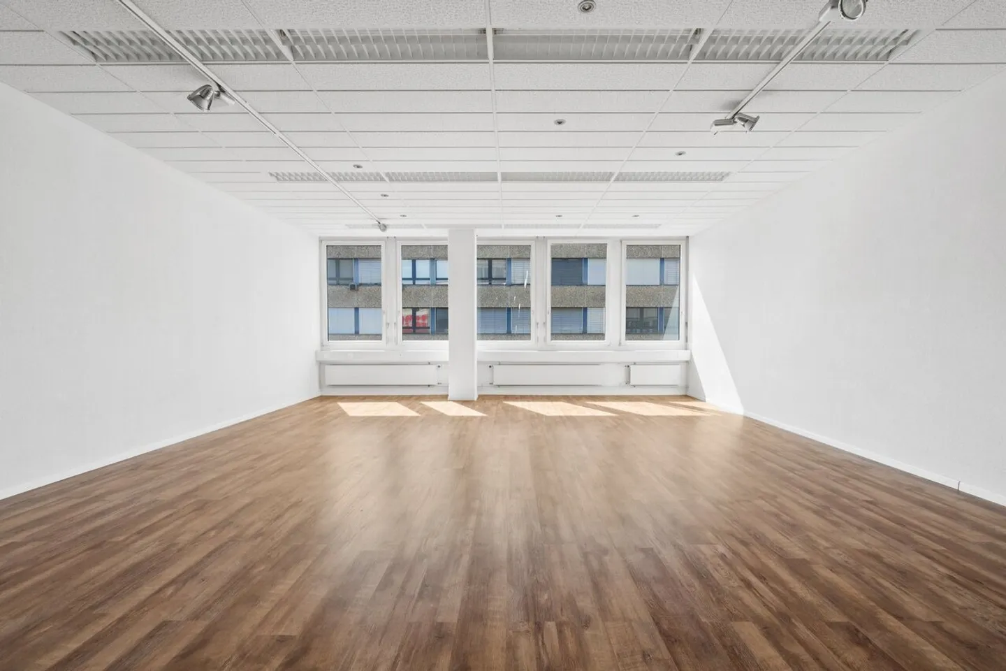 Bureau compact pour des solutions intelligentes - Prêt à emménager ! - Photo 2 sur 6