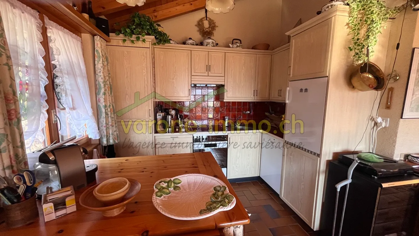 Chalet mit 4,5 Zimmern, großem Balkon und Blick auf die Alpen - Foto 3 von 15