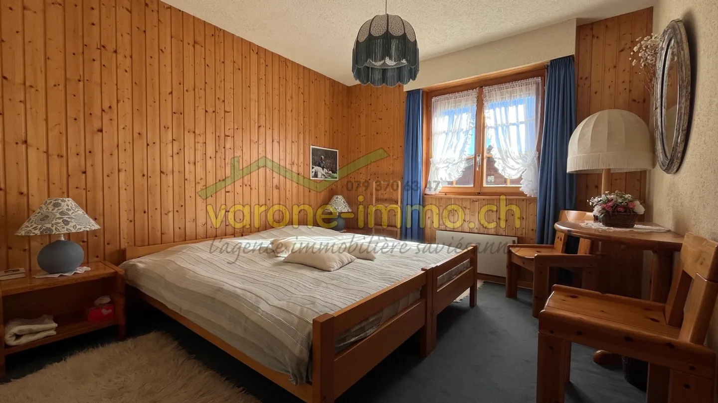 Chalet mit 4,5 Zimmern, großem Balkon und Blick auf die Alpen - Foto 4 von 15