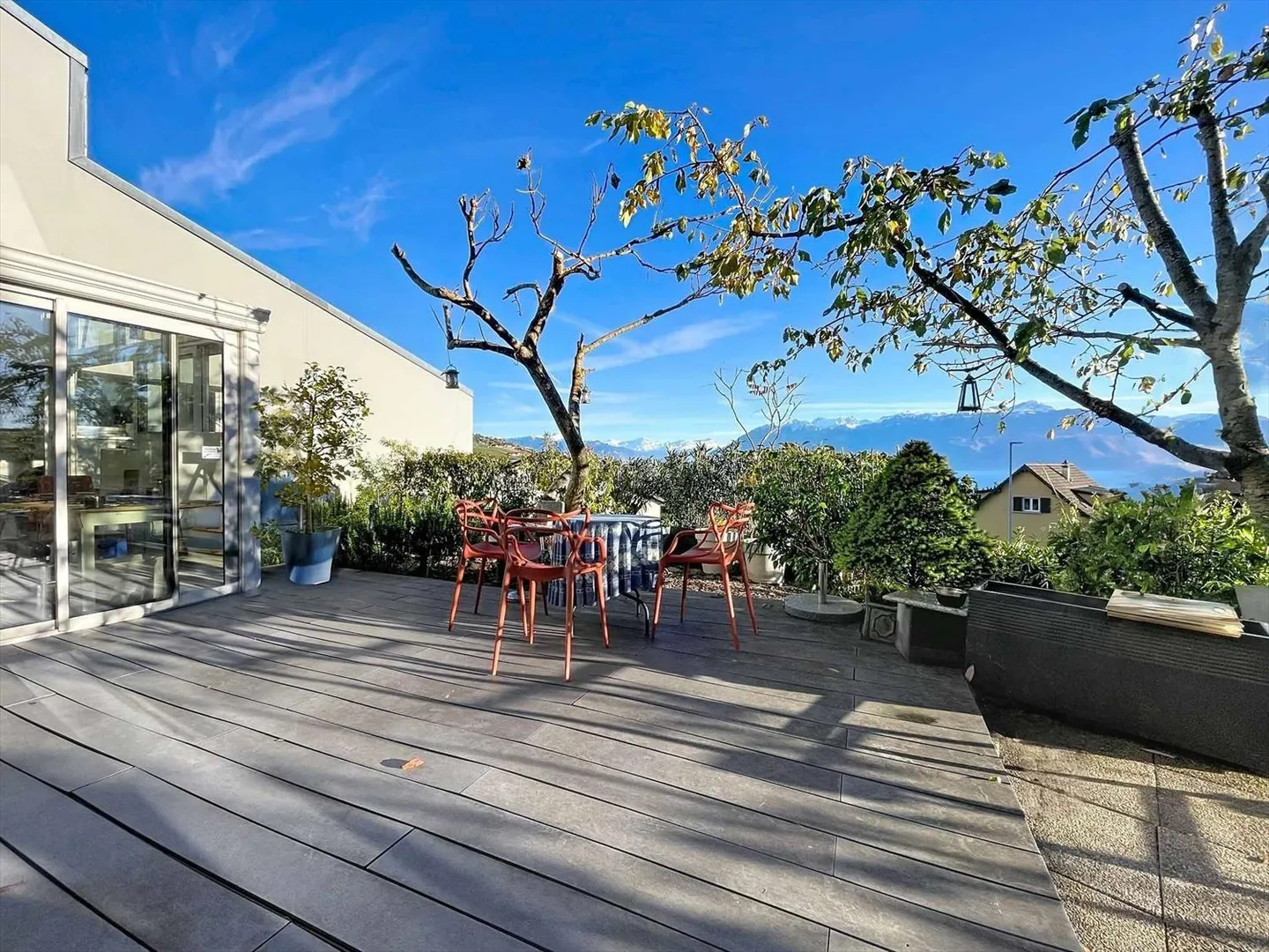 Apartment with 3.5 rooms - Terrace, view of the lake and the Alps - Photo 6 of 10