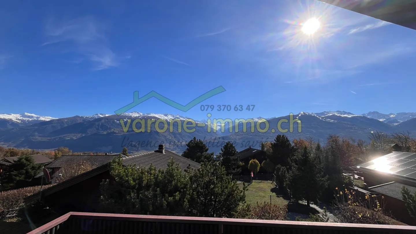 Chalet mit 4,5 Zimmern, großem Balkon und Blick auf die Alpen - Foto 10 von 15