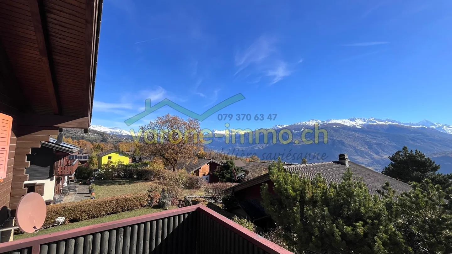 Chalet mit 4,5 Zimmern, großem Balkon und Blick auf die Alpen - Foto 9 von 15