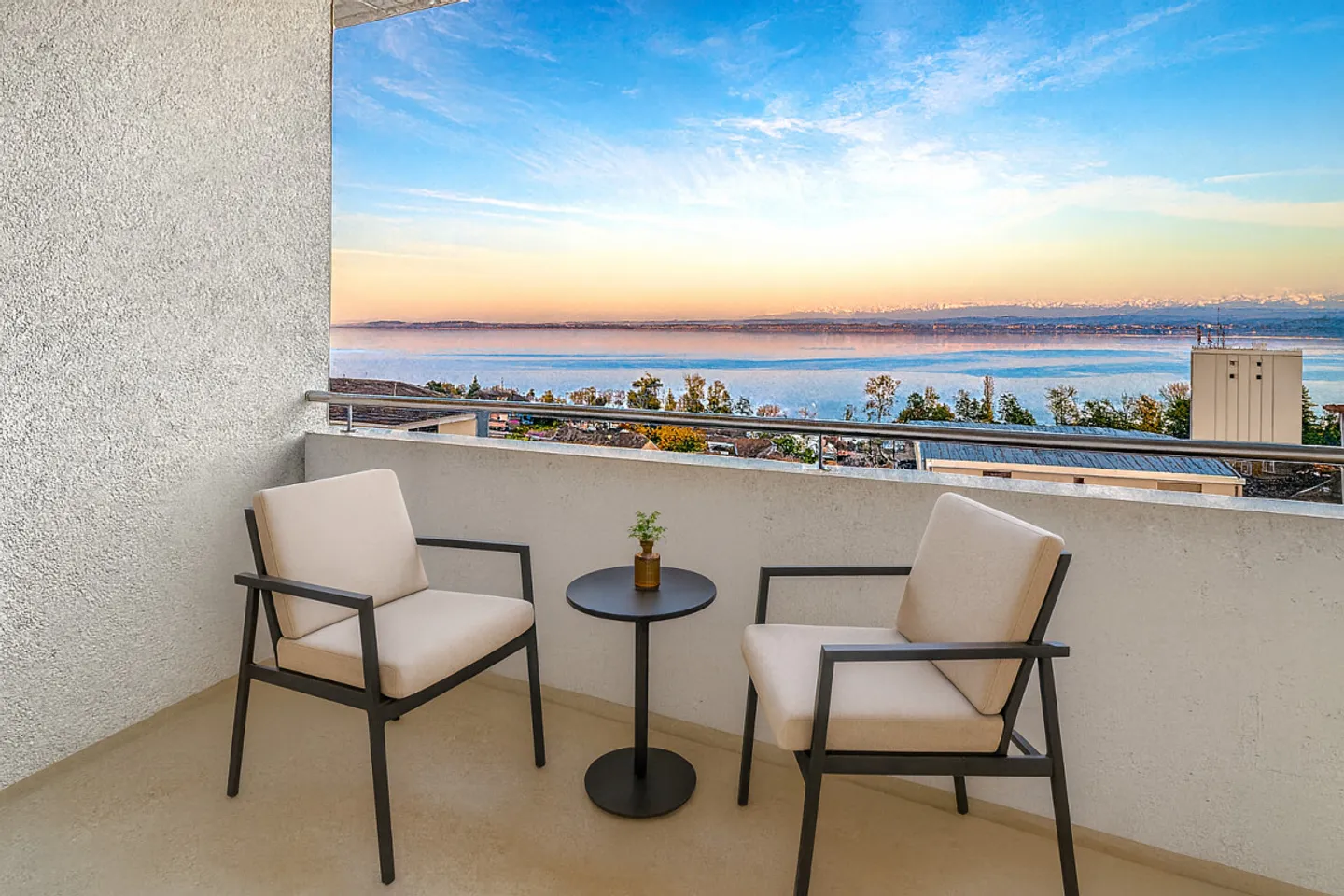 Panoramablick auf den See 180° - 2 MONATE GRATIS - Außergewöhnliche möblierte Wohnung - - Foto 6 von 7