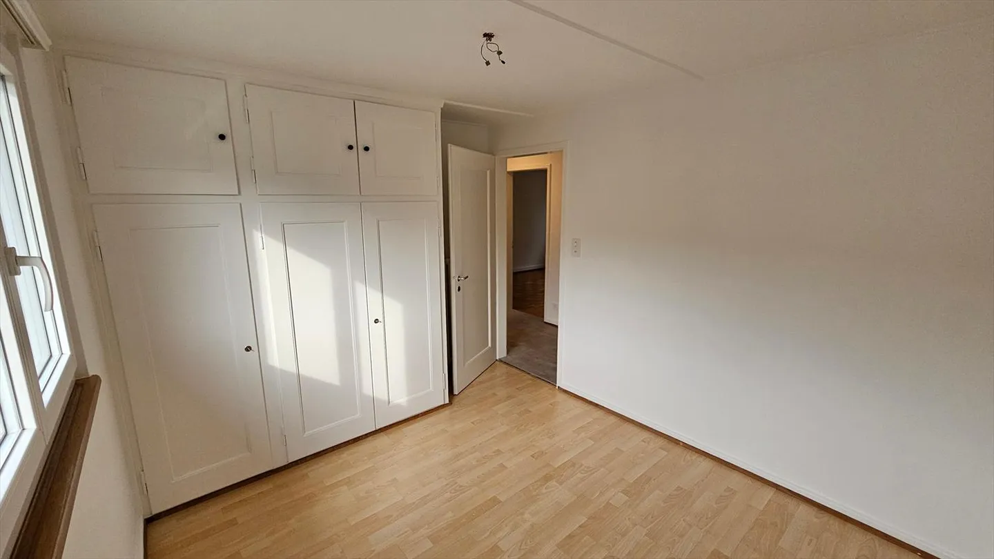 Partially renovated 3-room apartment on the 3rd floor - Photo 4 of 9