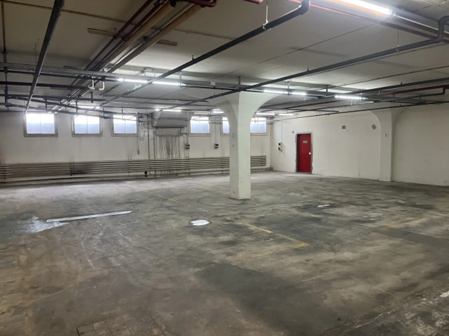 «Lager mit Tageslicht» - Foto 1 von 10