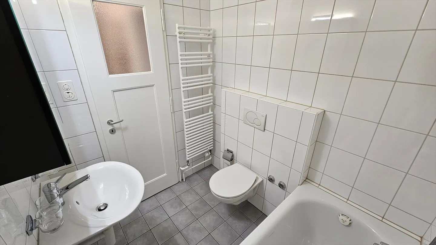 Partially renovated 3-room apartment on the 3rd floor - Photo 8 of 9