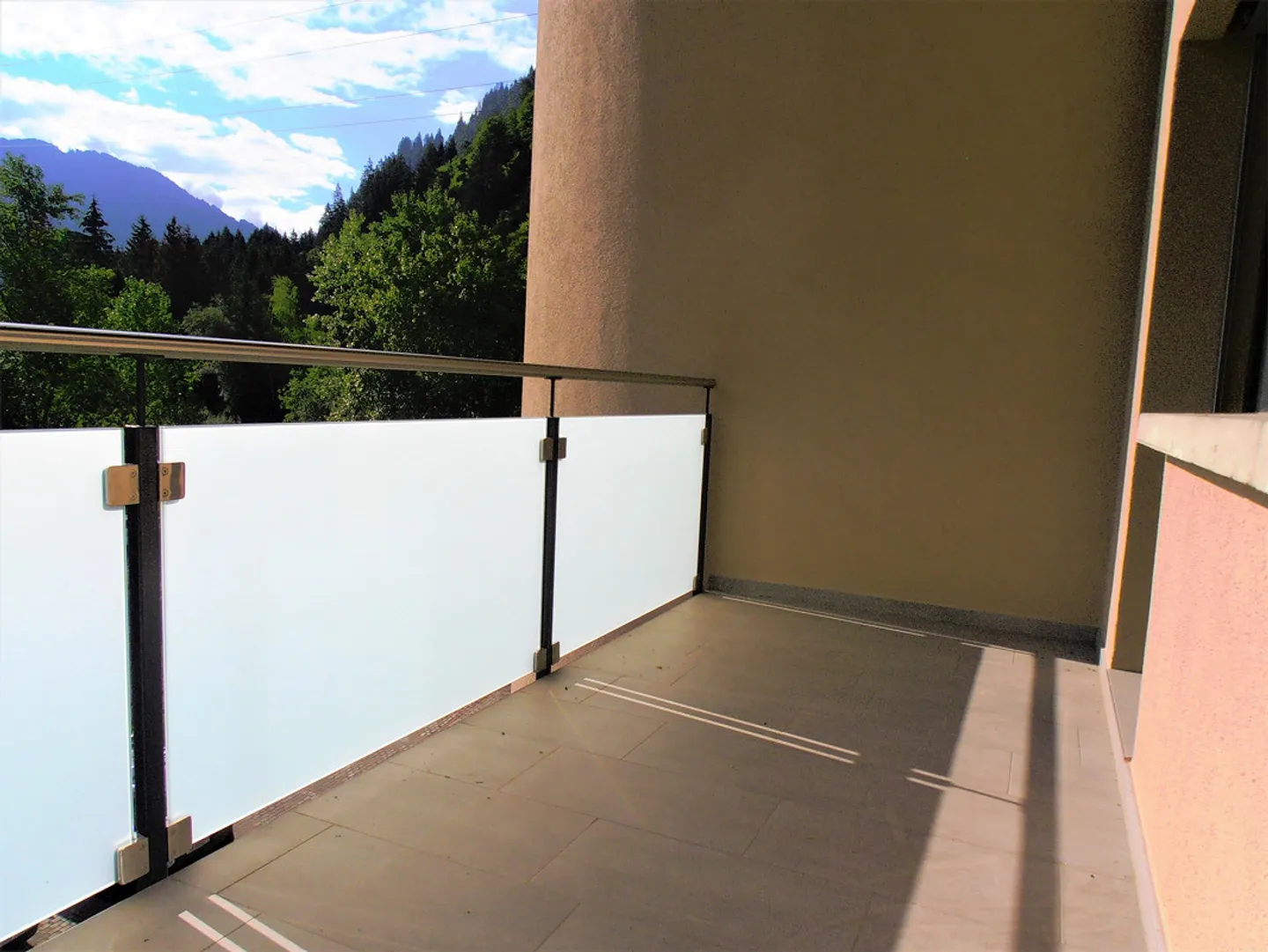 Cozy with large balcony - Photo 1 of 4