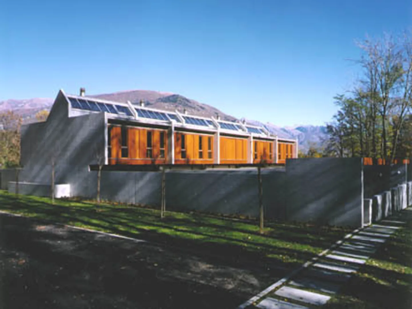 ARCEGNO, NOUS LOUONS UNE MAISON DE VILLE DUPLEX DE 5 PIÈCES - Photo 1 sur 10