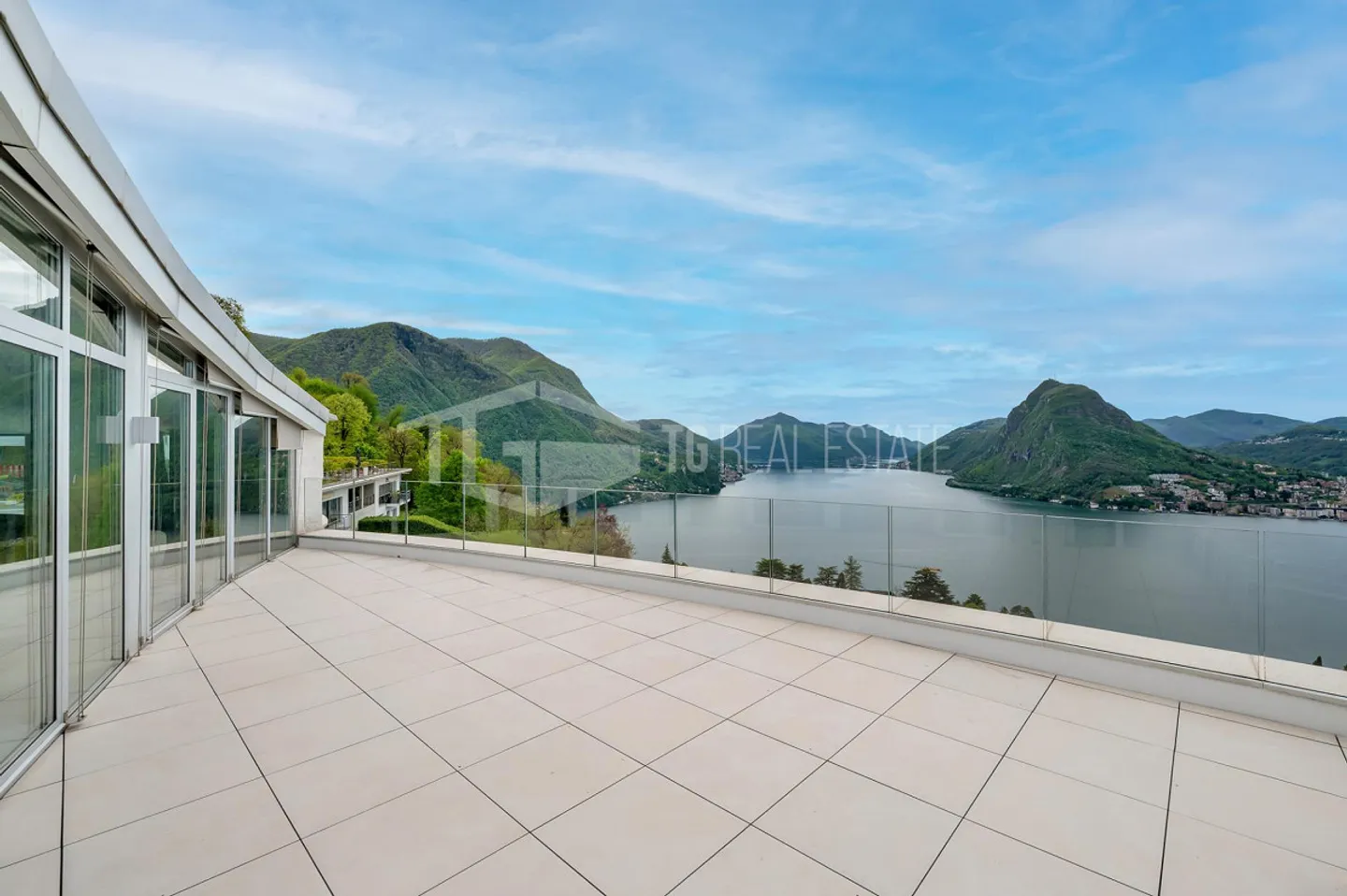 Penthouse Duplex Prestigieux avec Vue sur le Lac à Aldesago - Photo 1 sur 13