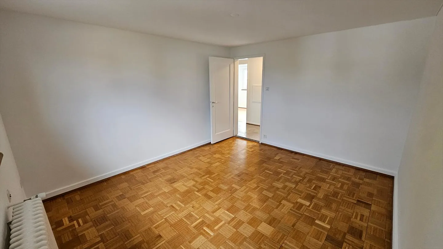 Partially renovated 3-room apartment on the 3rd floor - Photo 7 of 9