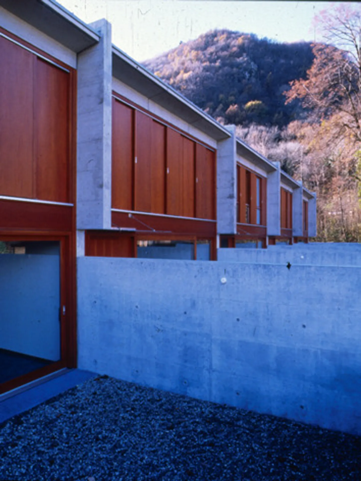 ARCEGNO, NOUS LOUONS UNE MAISON DE VILLE DUPLEX DE 5 PIÈCES - Photo 8 sur 10