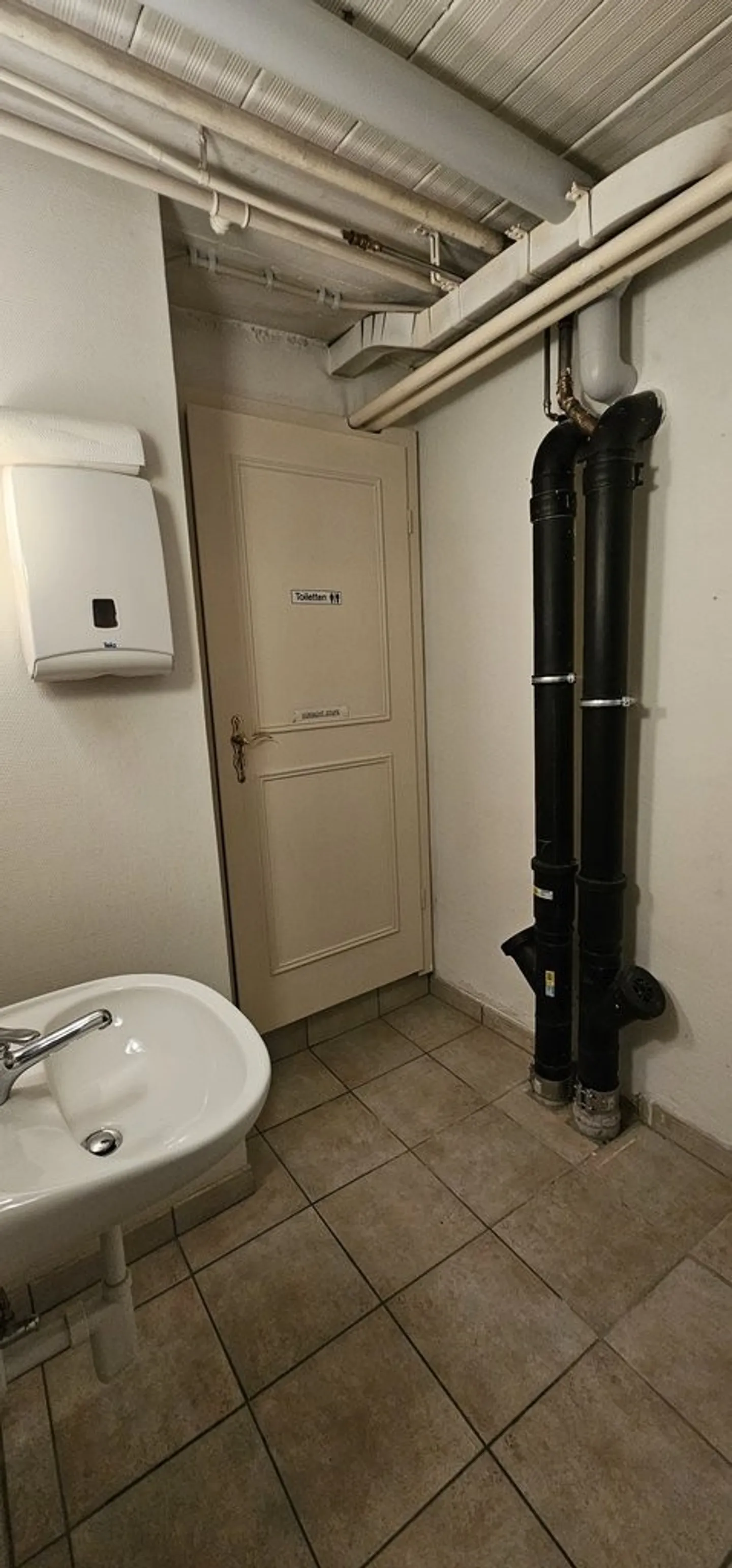 Spaziosa stanza ideale per laboratorio / magazzino o hobby - Foto 6 di 10