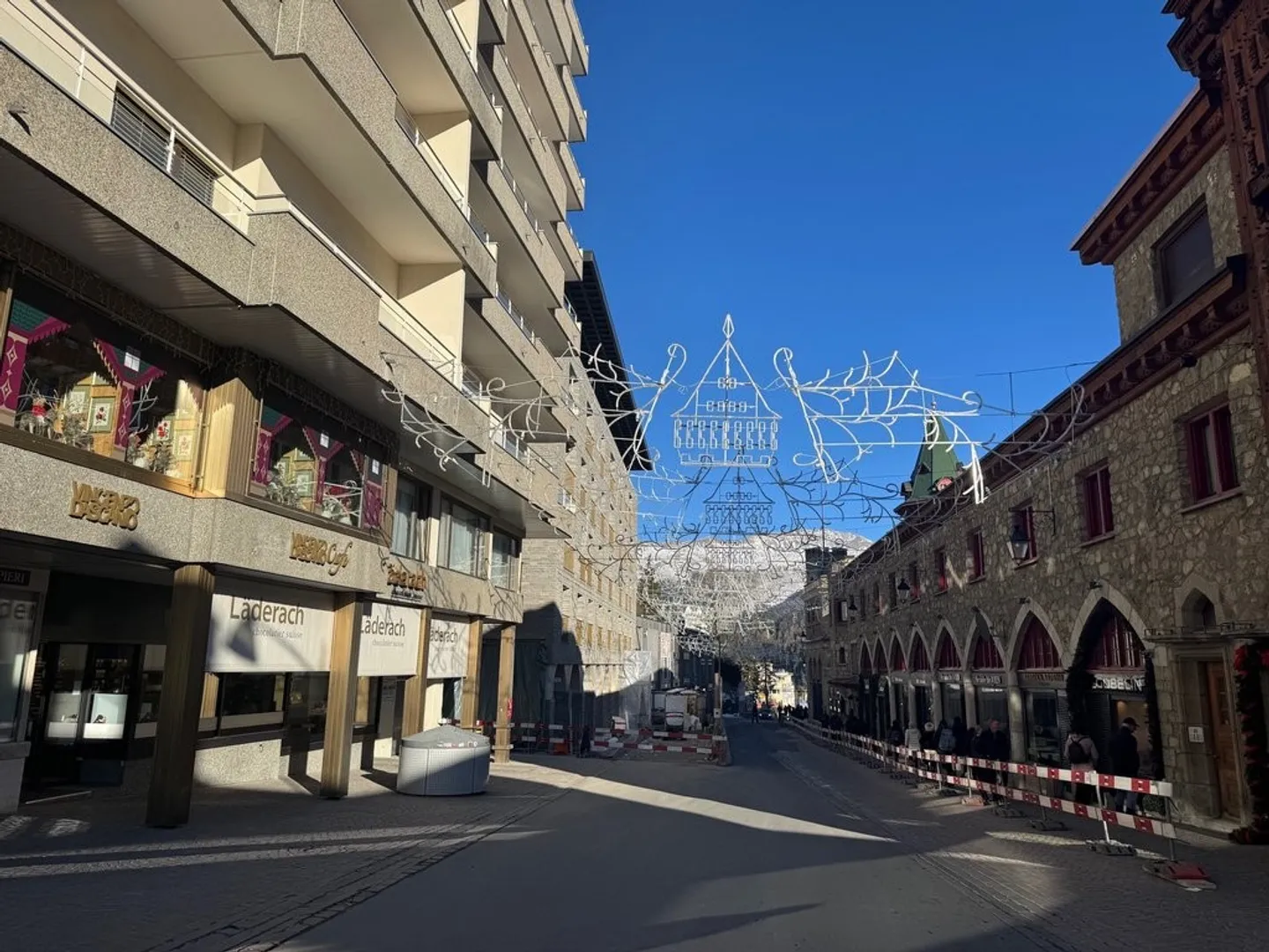 Place de parking exclusive en sous-sol au cœur de St. Moritz à louer ! - Photo 1 sur 4