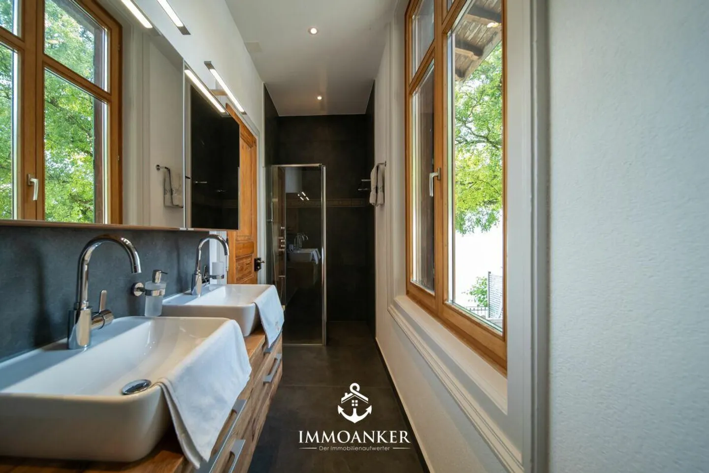 Directly on Lake Thun - Living, Working and Relaxing in Absolute ... - Photo 11 of 13