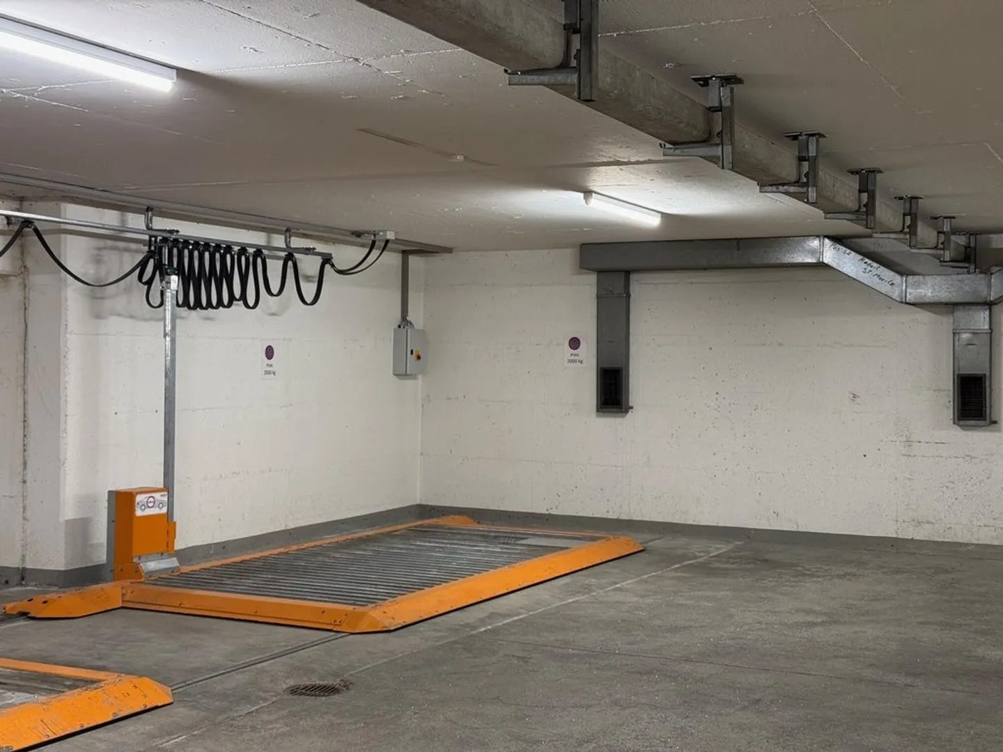 Place de parking exclusive en sous-sol au cœur de St. Moritz à louer ! - Photo 4 sur 4
