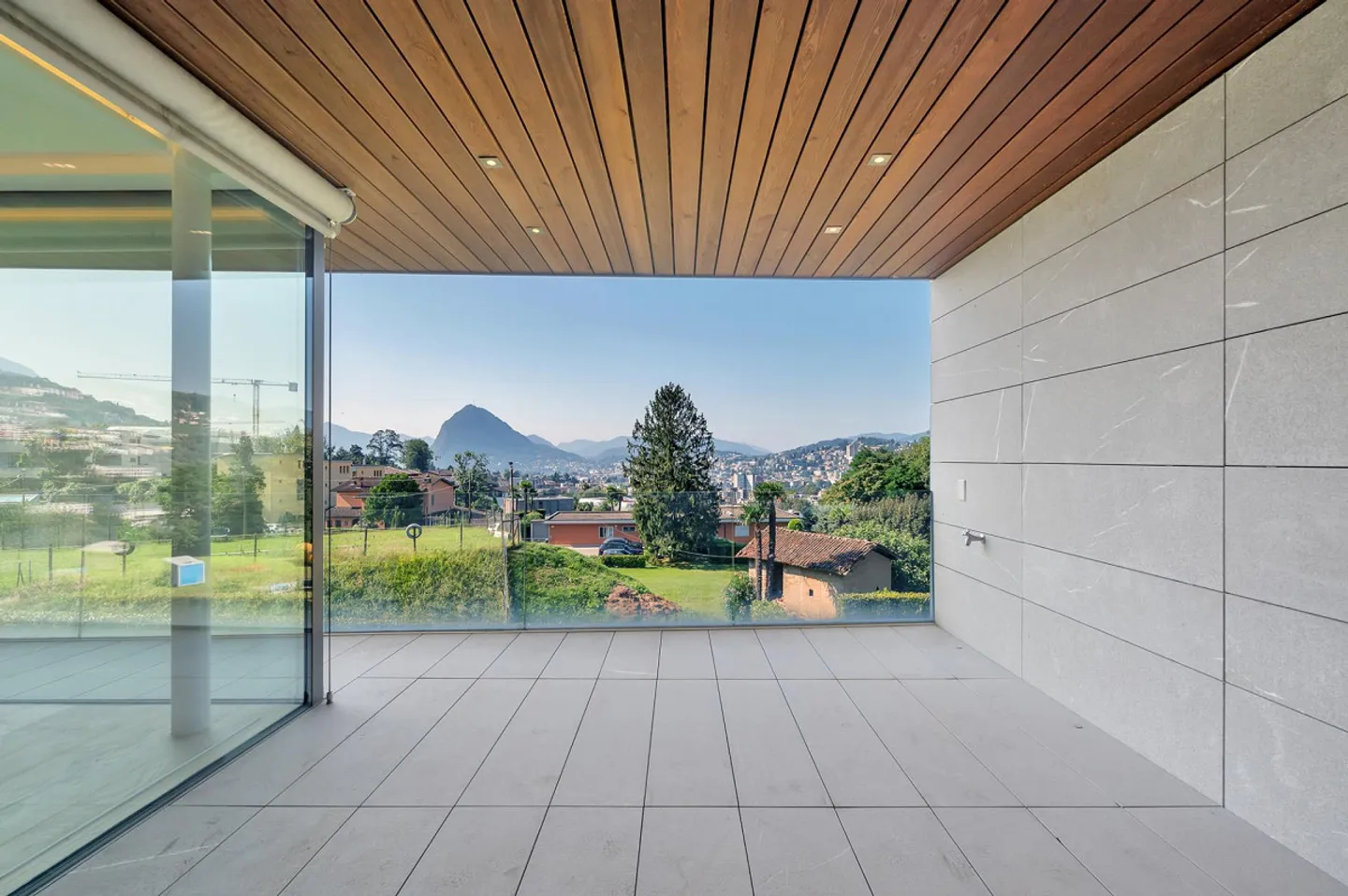 Luxurious 4.5-Room Penthouse - Photo 3 of 7