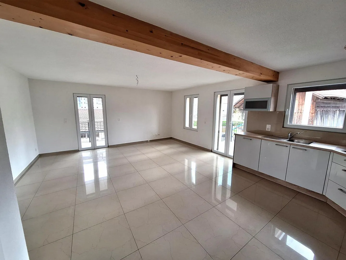 Appartamento moderno e luminoso di 4,5 stanze - Foto 1 di 10