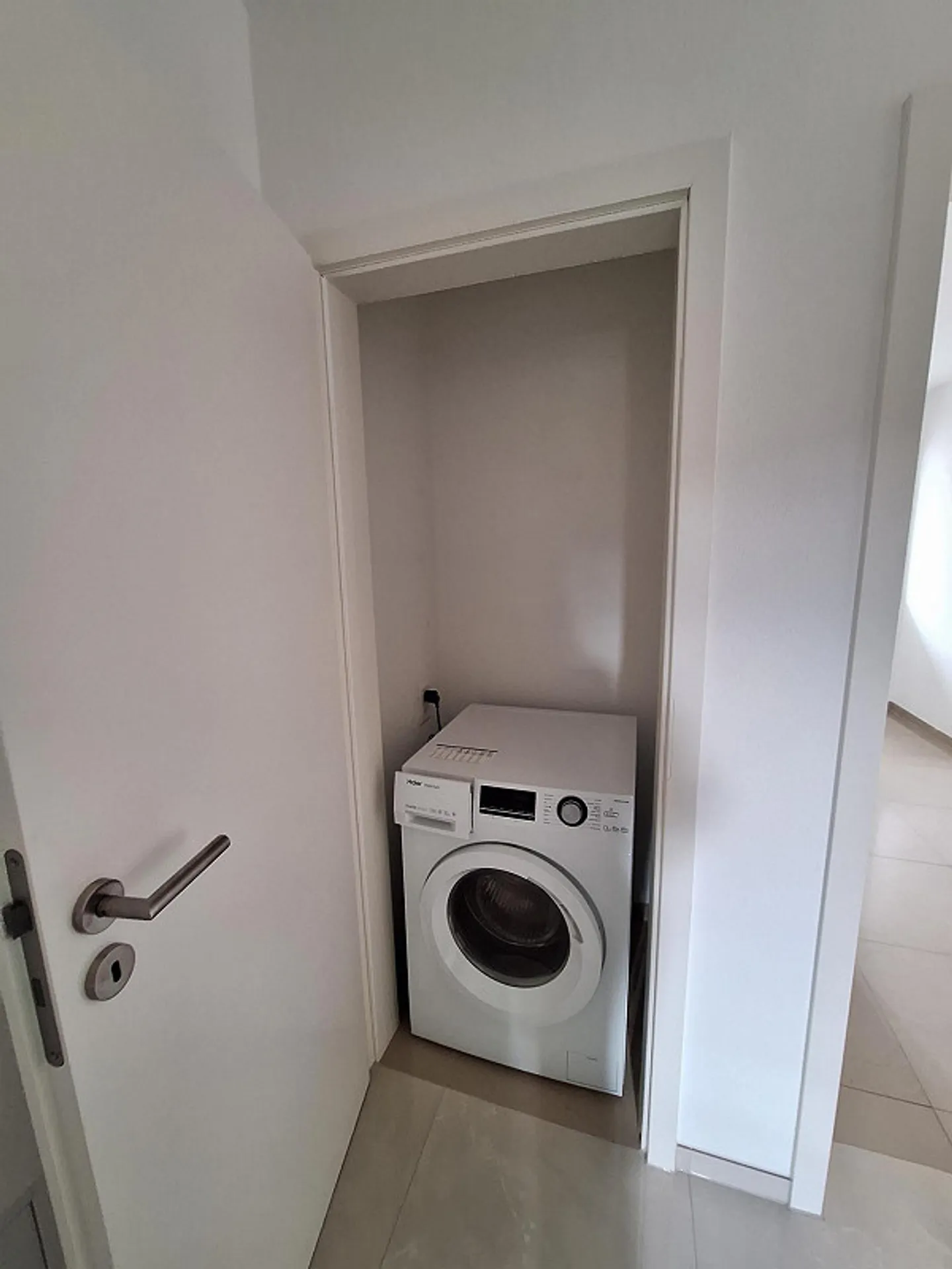 Appartamento moderno e luminoso di 4,5 stanze - Foto 7 di 10