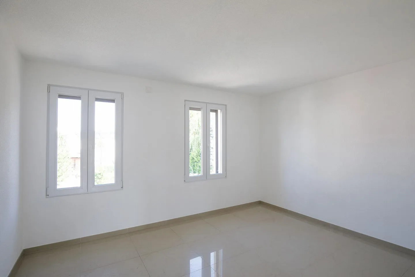 Appartamento moderno e luminoso di 4,5 stanze - Foto 3 di 10