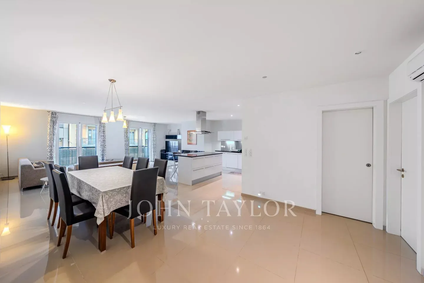 Wunderschöne Wohnung ideal im Herzen von Montreux gelegen, nur wenige Schritte vom See entfernt - Foto 2 von 10