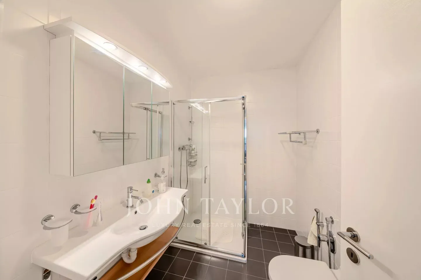 Wunderschöne Wohnung ideal im Herzen von Montreux gelegen, nur wenige Schritte vom See entfernt - Foto 6 von 10