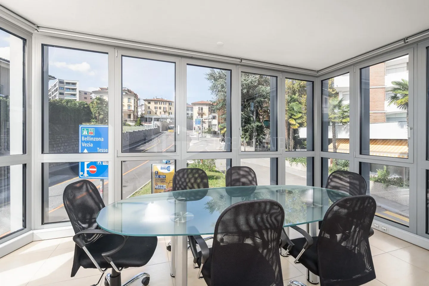 OFFICE NEAR THE MAIN TRAIN STATION - Photo 1 of 12