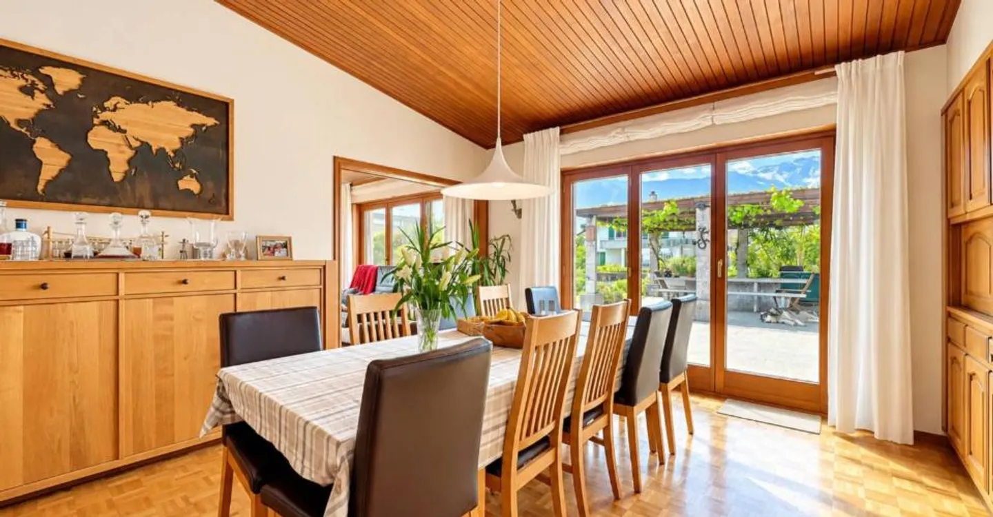 Beautiful and large villa with stunning views of the Dents du Midi - Photo 6 of 11