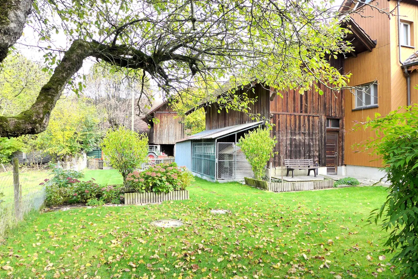 Maison spacieuse à deux familles avec potentiel de développement - Photo 5 sur 13