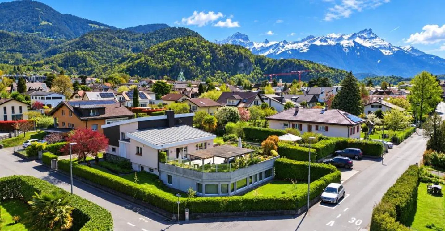 Beautiful and large villa with stunning views of the Dents du Midi - Photo 9 of 11