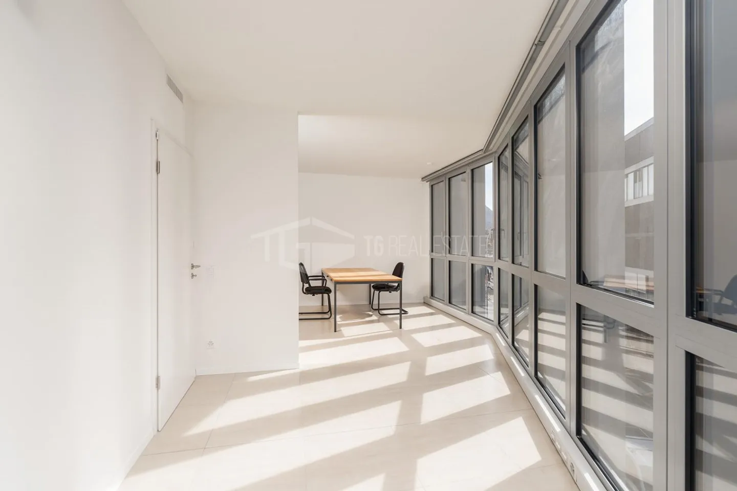 OFFICE NEAR THE MAIN TRAIN STATION - Photo 11 of 12