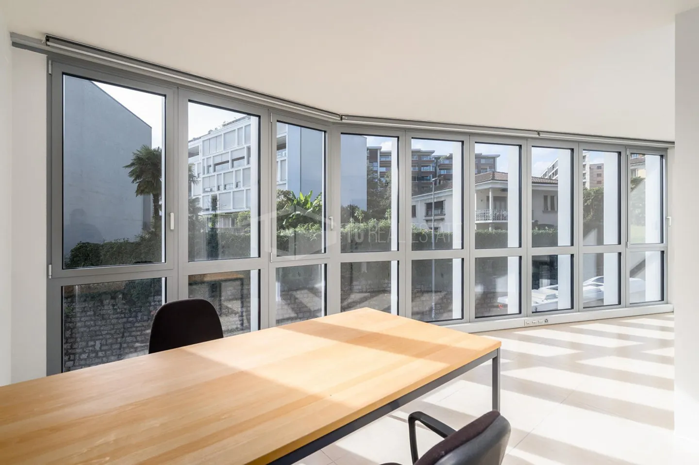 OFFICE NEAR THE MAIN TRAIN STATION - Photo 12 of 12