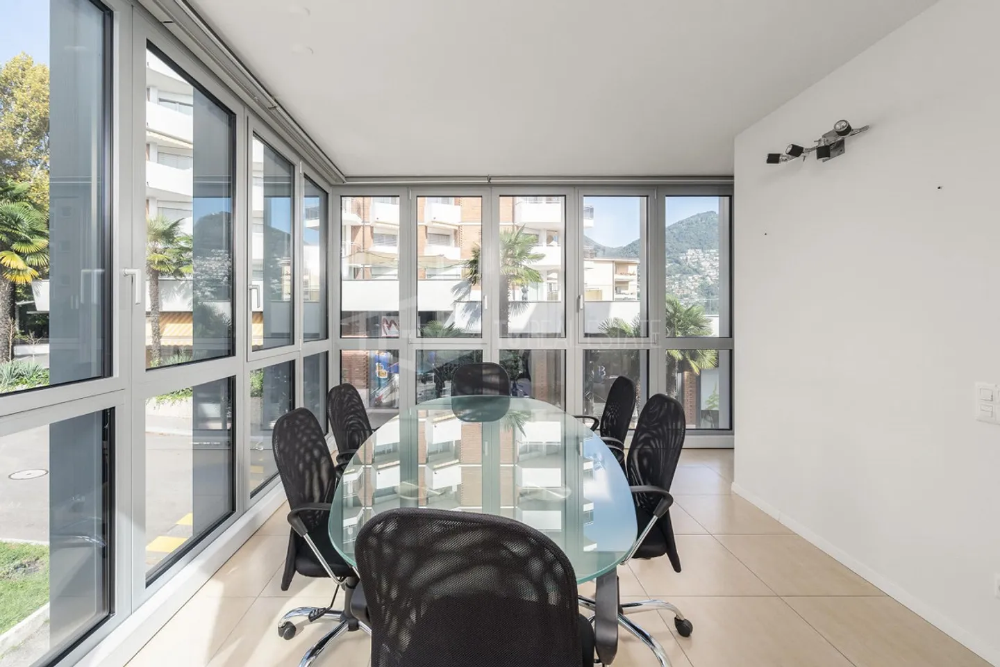 OFFICE NEAR THE MAIN TRAIN STATION - Photo 5 of 12