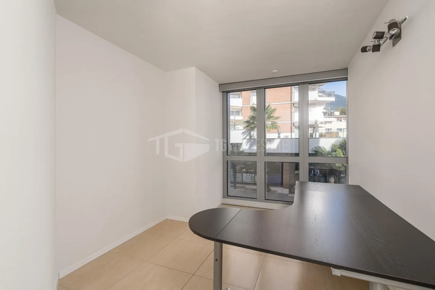 OFFICE NEAR THE MAIN TRAIN STATION - Photo 6 of 12