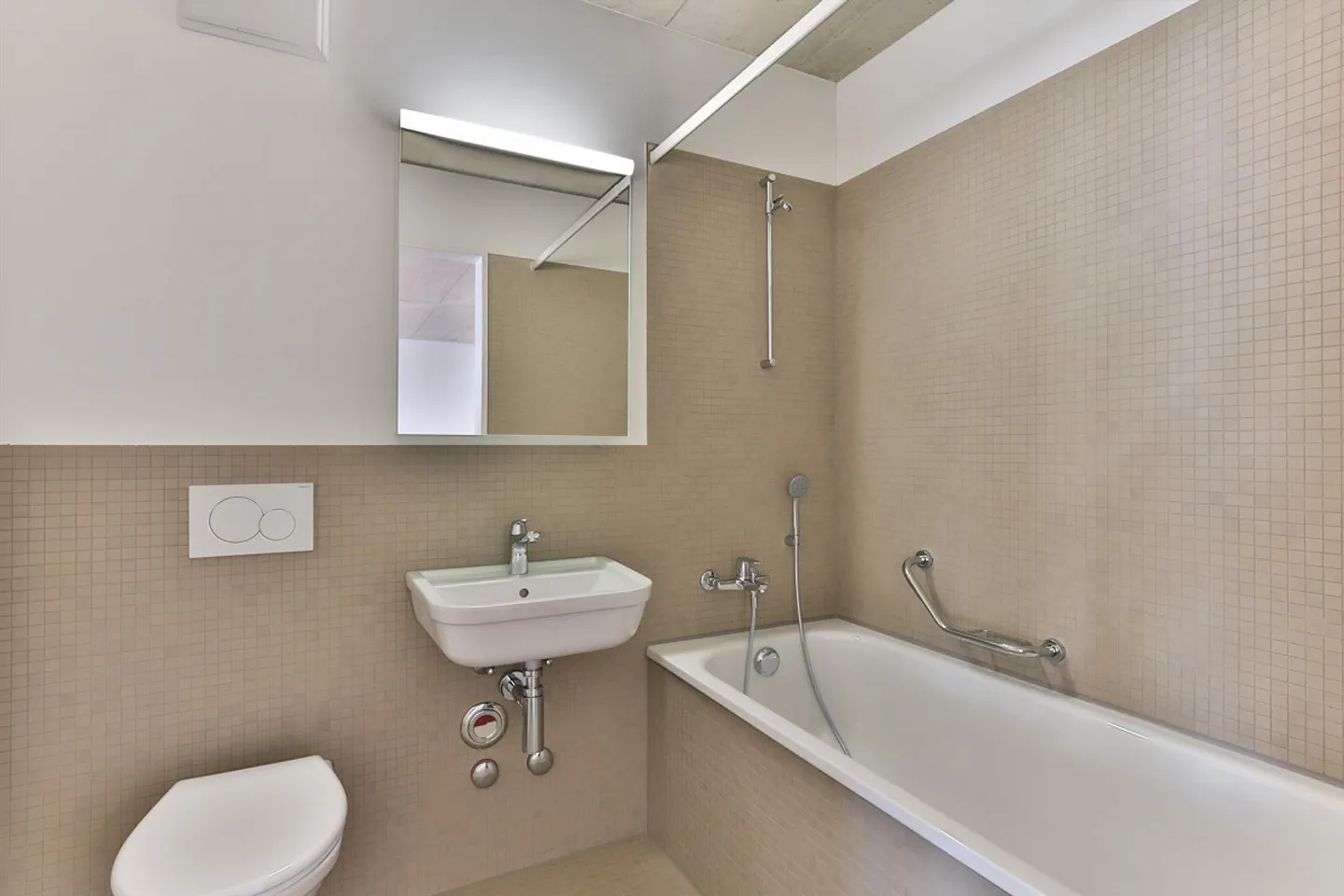 Appartement attrayant de 4,5 pièces dans un emplacement central - Photo 3 sur 11