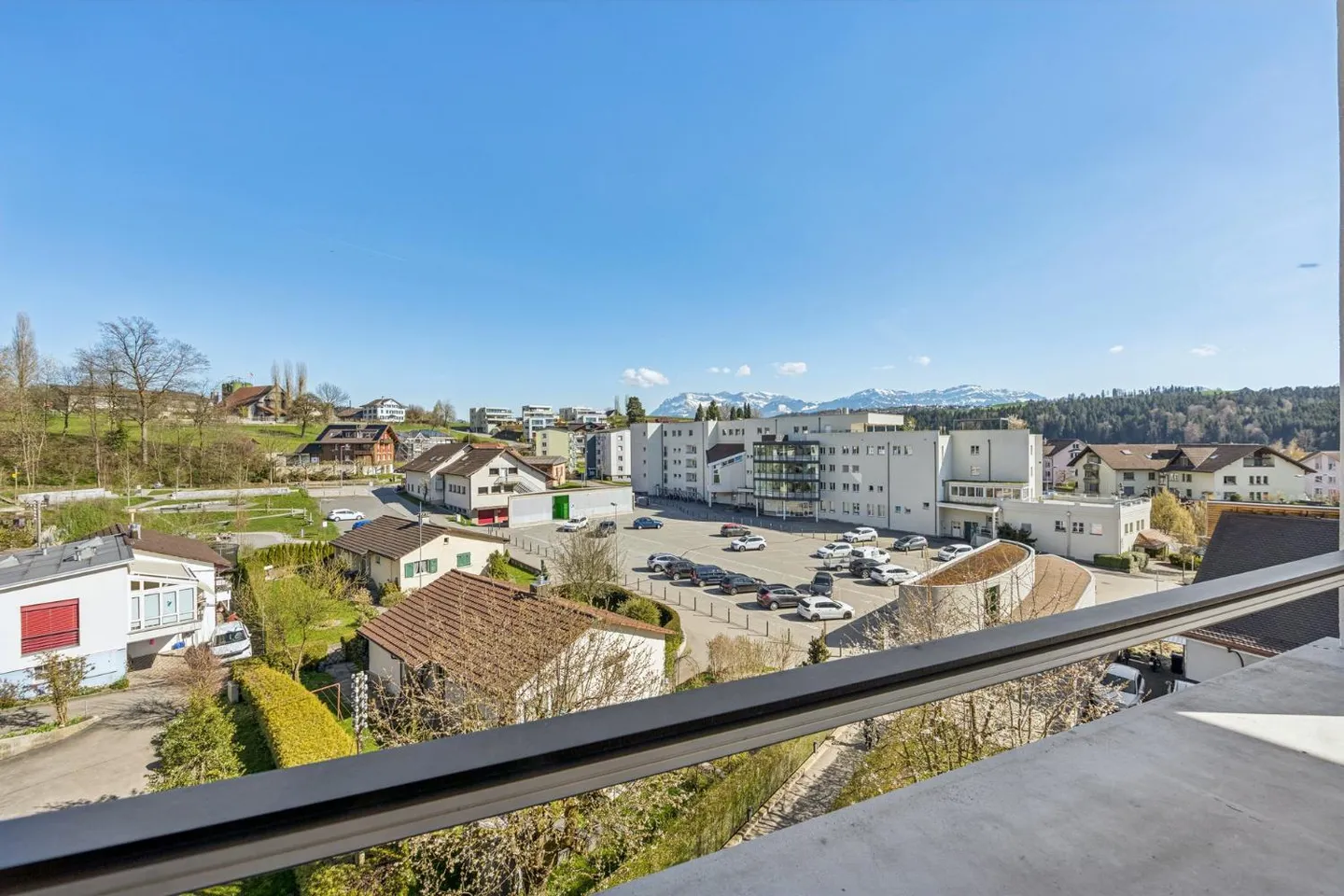 Appartamento moderno con vista verde - Foto 1 di 13