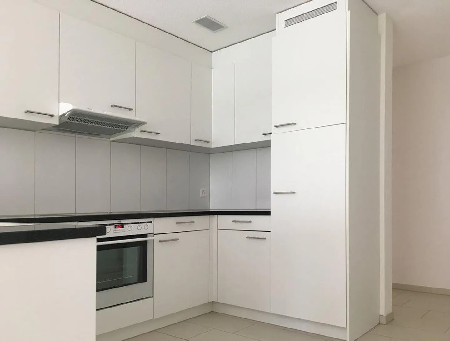 Modern 3.5-room apartment in a central location - Photo 2 of 6