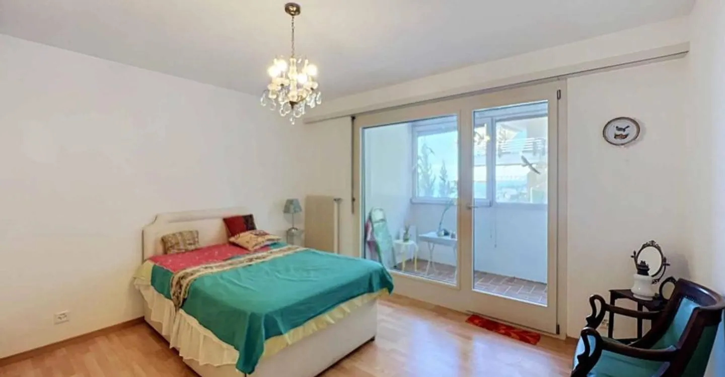 Charmante 2,5 Zimmer mit großer Terrasse und Seeblick - Foto 8 von 11