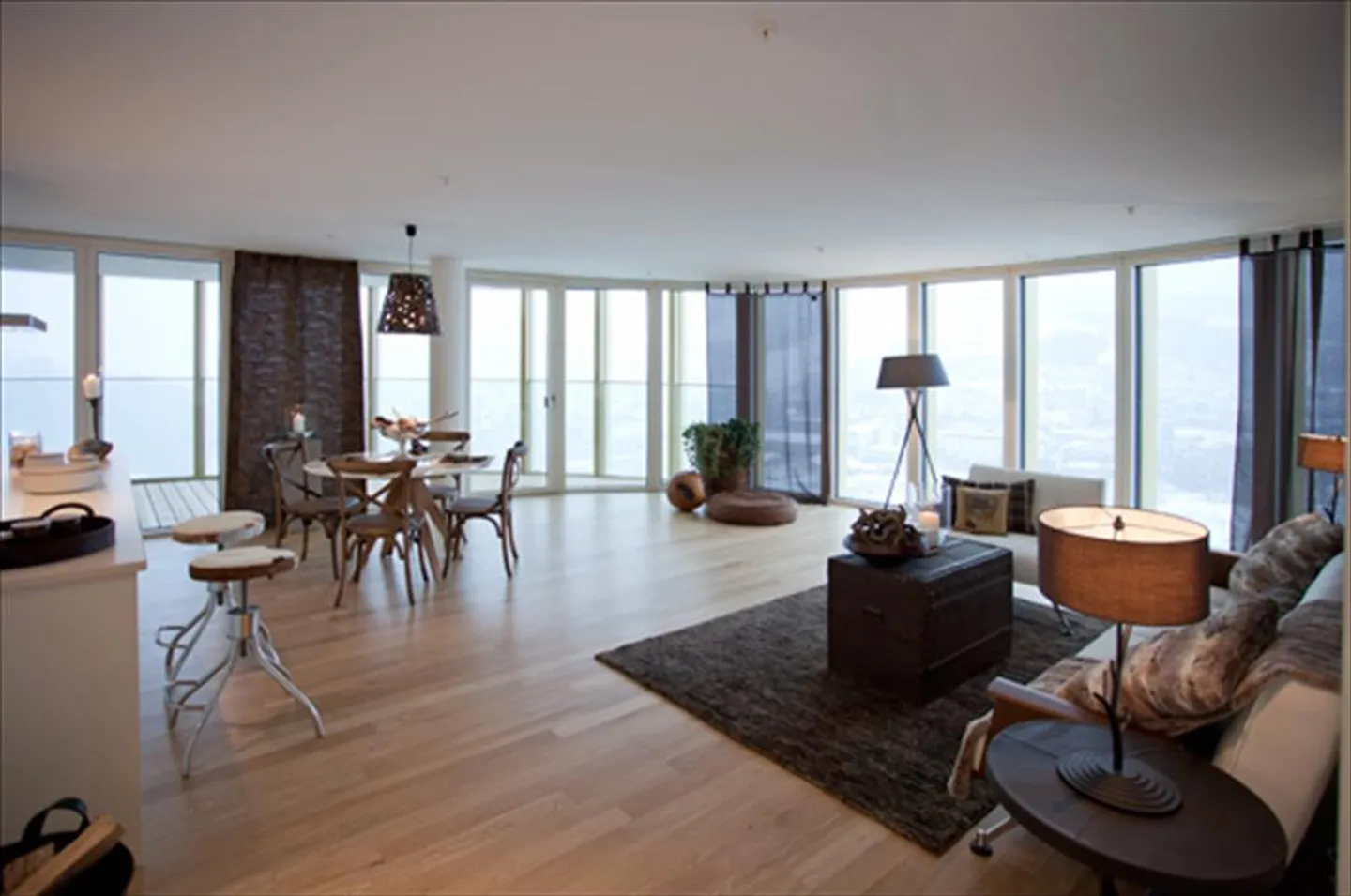 Live in the highest residential tower in Switzerland! - Photo 3 of 8