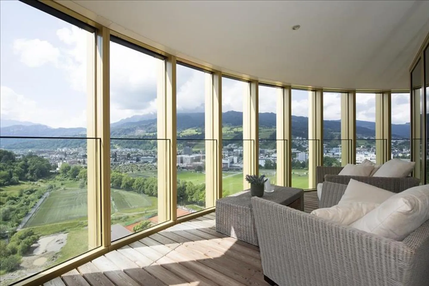 Live in the highest residential tower in Switzerland! - Photo 8 of 8