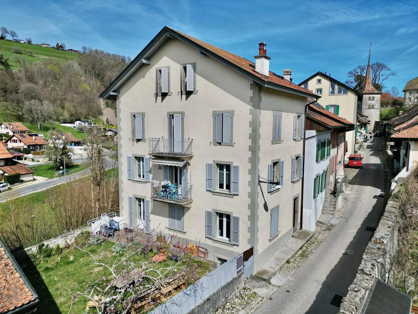 Mehrfamilienhaus mieten - Foto 1 von 13