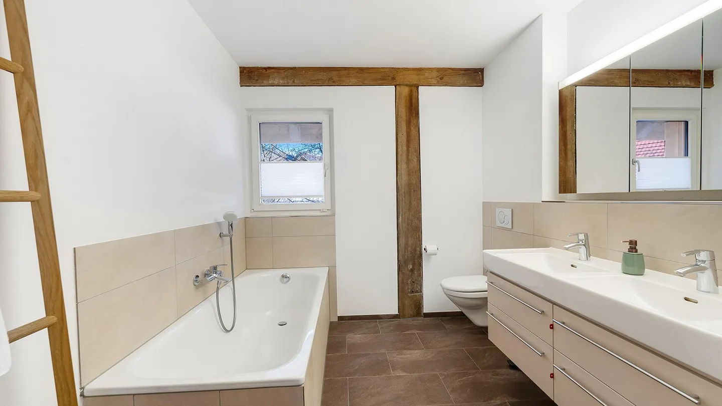 Charmante appartement de 4,5 pièces avec touche historique - Photo 6 sur 7