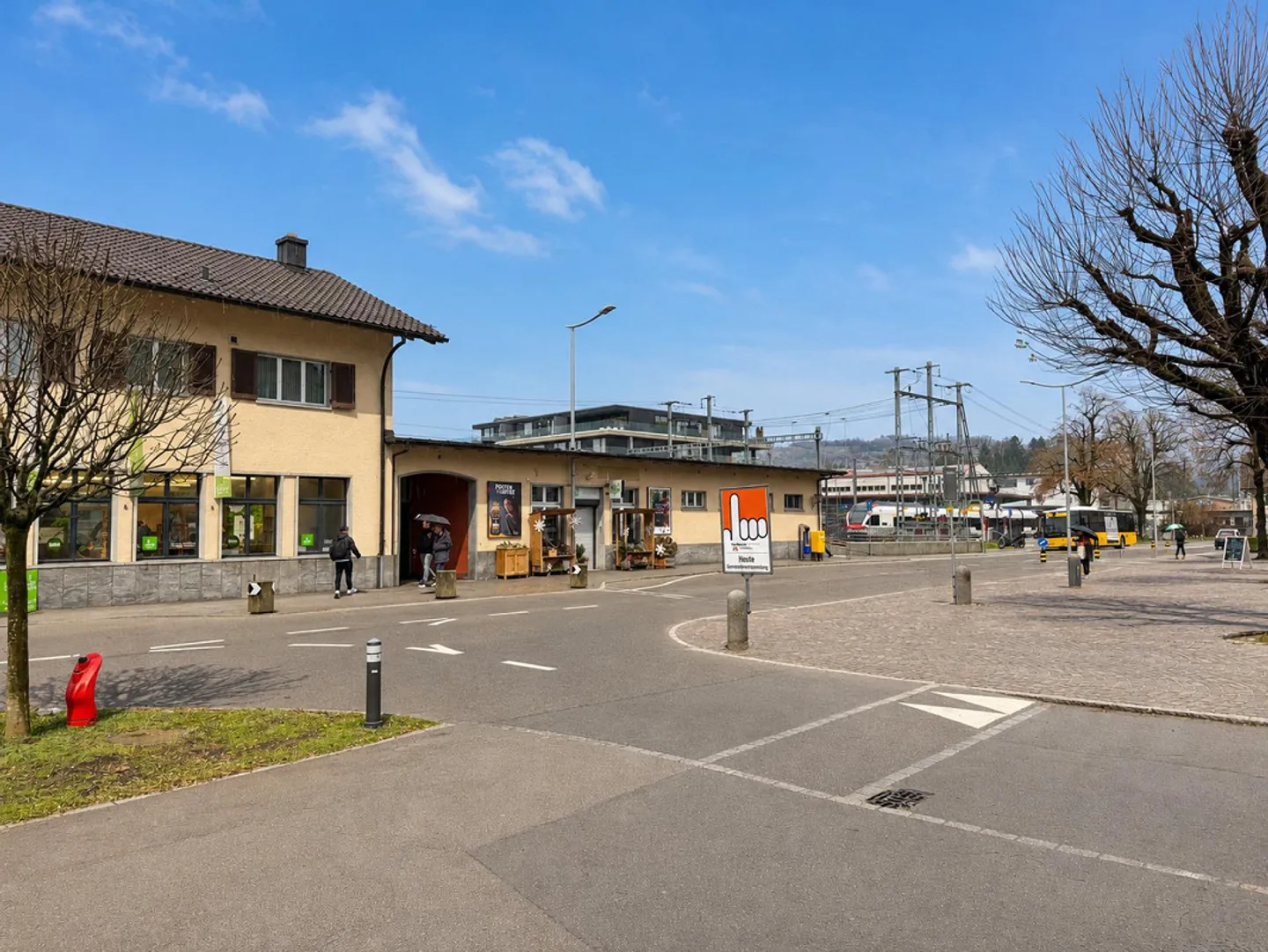 Vielseitig nutzbare Geschäftsfläche im Bahnhof Sempach-Neuenkirch - Photo 1 sur 3
