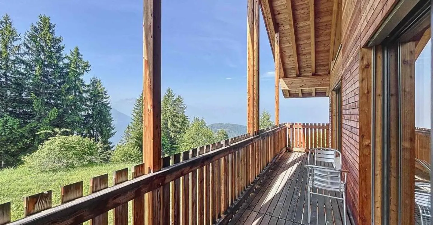 Chalet contemporaneo con vista libera sulle montagne - Foto 5 di 9