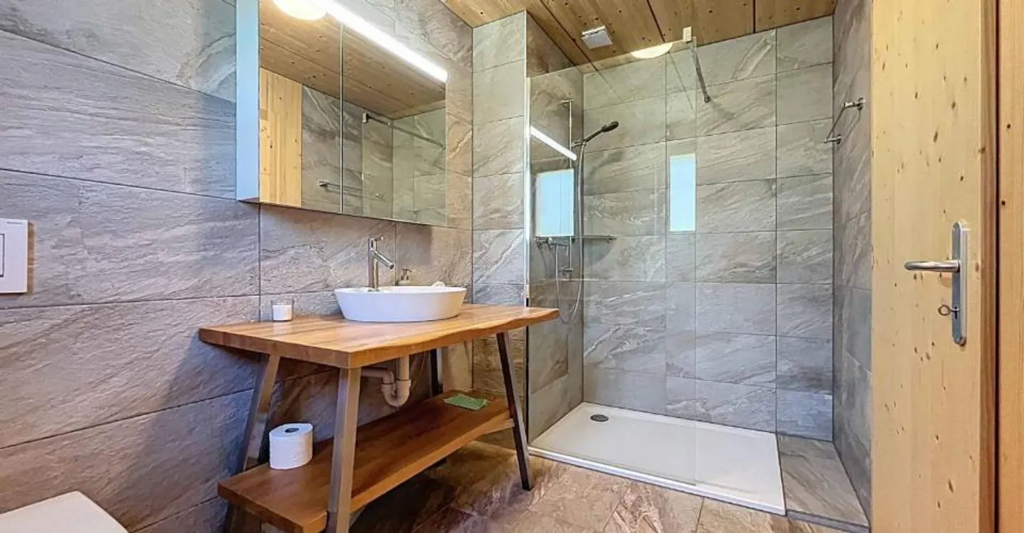 Chalet contemporaneo con vista libera sulle montagne - Foto 6 di 9